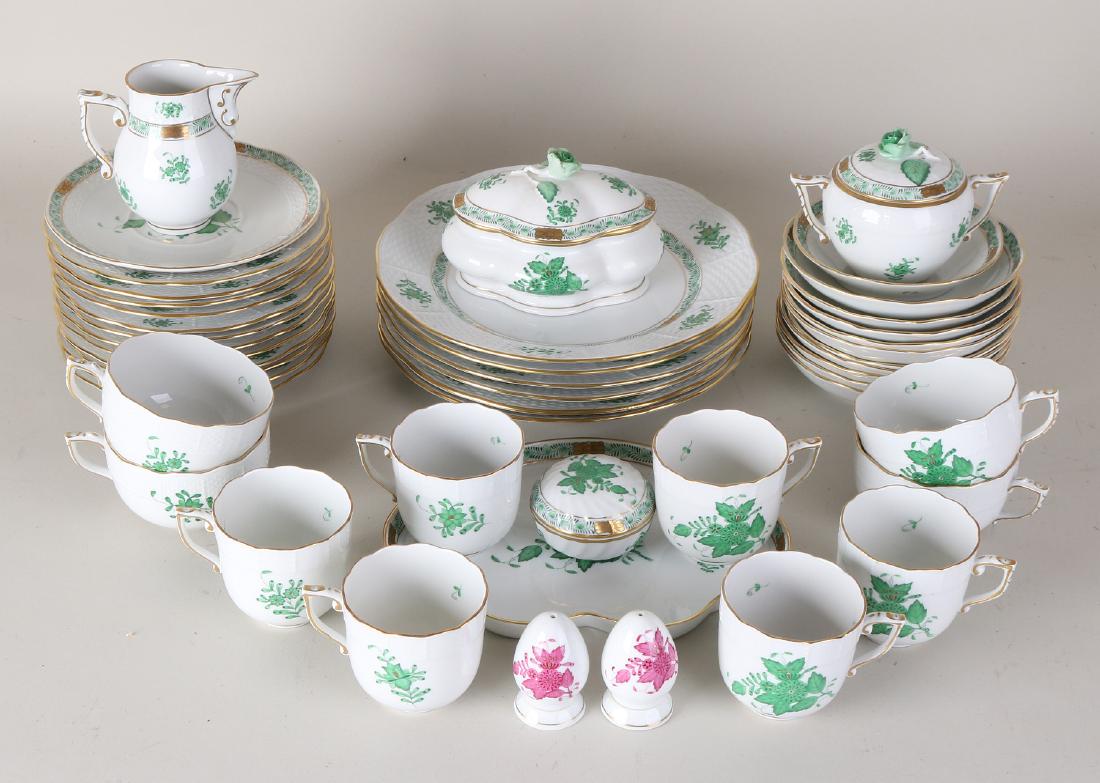 Old Herend crockery. Consisting of: Ten cups and: Old Herend crockery. Consisting of: Ten cups and saucers, salt / pepper set, two lid boxes, tablet, twelve cake plates, sugar bowl + milk jug. Minimum chip possible. Dimensions: 6 - 23 cm. In good con
