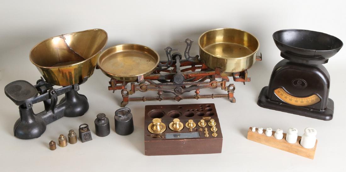 Three antique scales with weights, diverse. Consisting (1 of 1)