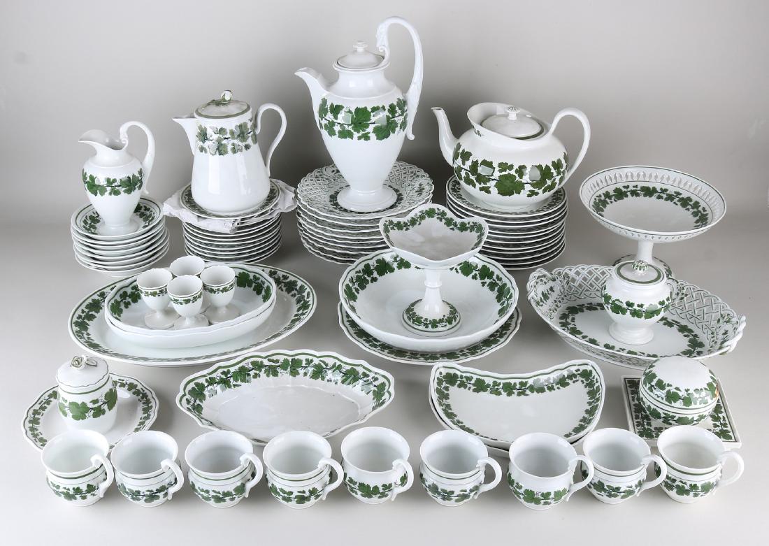 Extensive German Meissen porcelain service. Decor: Extensive German Meissen porcelain service. Decor Weinlaub. 20th century. Consisting of; Coffee pot, tea pot, 5x oval dishes, 2x kidney shaped dishes, 4x dishes (various), 2x milk jugs, 4x egg cups, s