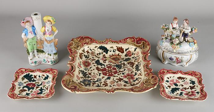 Lot pottery / porcelain. Comprising: Three antique (1 of 1)