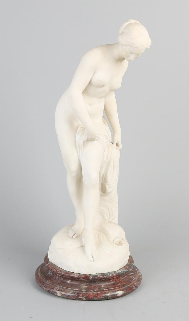Large white marble figure on marble base. Naked lady.: Large white marble figure on marble base. Naked lady. Circa 1900. Signed Pozzi. Probably Egidio Pozzi. Size: H 47 cm. In good condition.