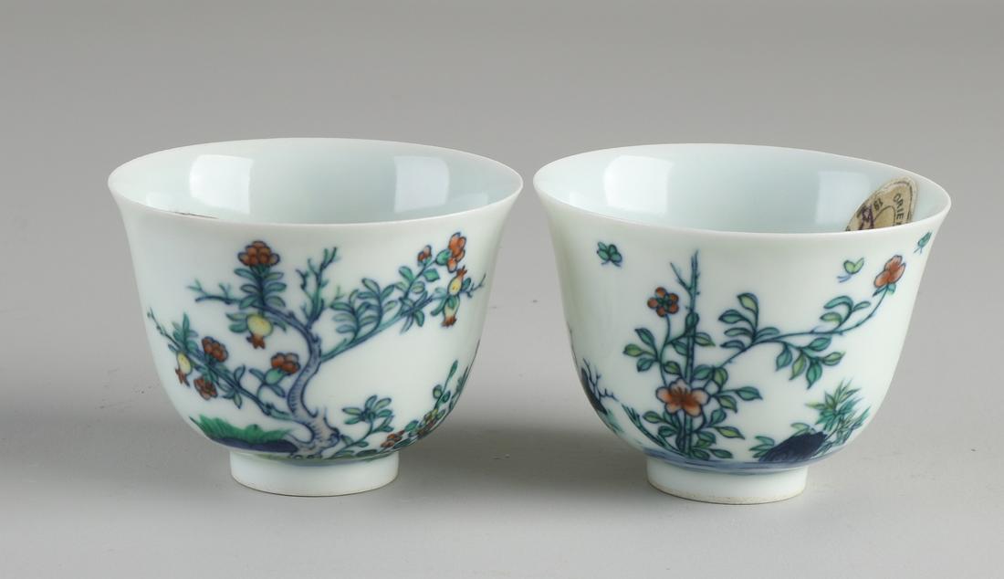 Two Chinese porcelain cups with garden / text (1 of 3)