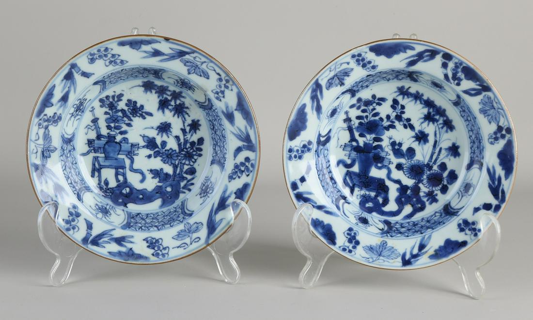 Two 18th century Chinese porcelain porcelain plates (1 of 2)