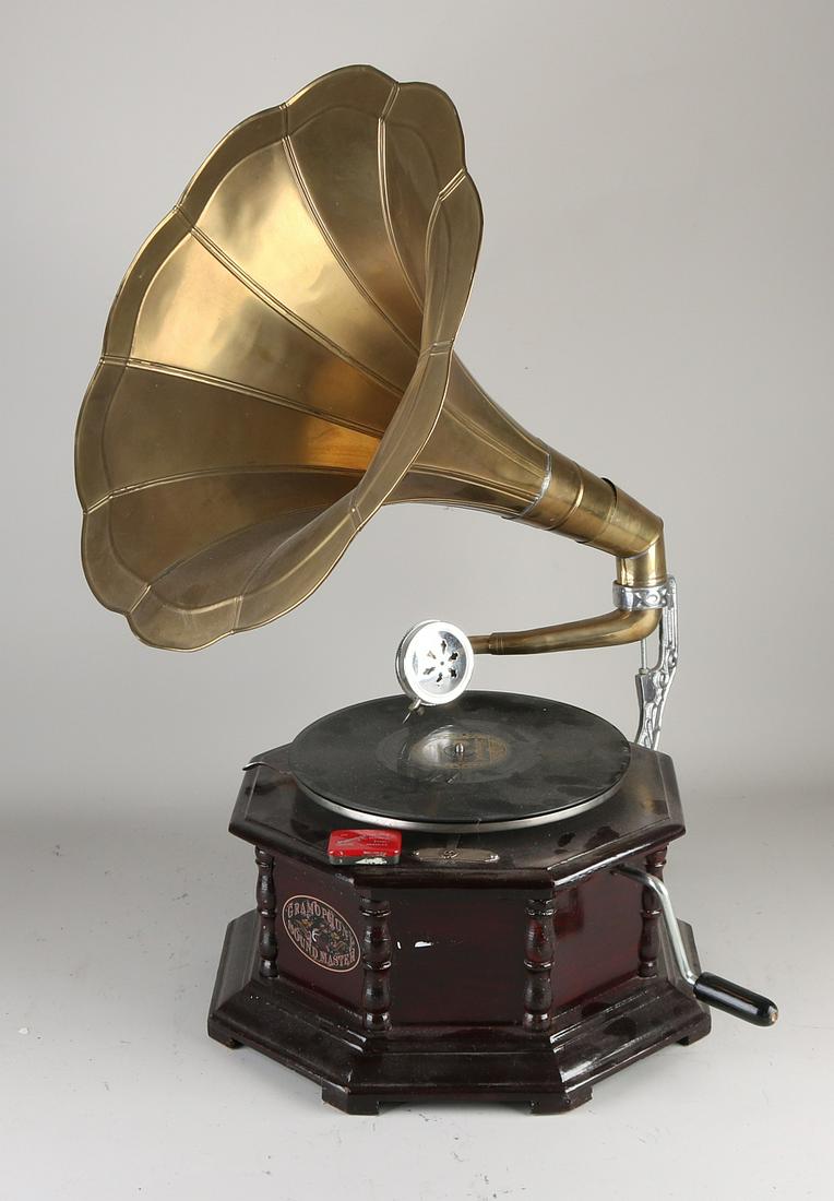 Old octagonal ebonised gramophone with brass: Old octagonal ebonised gramophone with brass funnel. Grammofon Soundmaster. After old example. Size: 75 cm. In good condition.