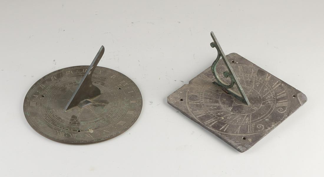 Two antique sundials. Frames with bronze pointer,: Two antique sundials. Frames with bronze pointer, 17th - 18th C. Bons, English, Log Jn Dorchester, 19th century. Size: 18 - 20 cm. In good condition.