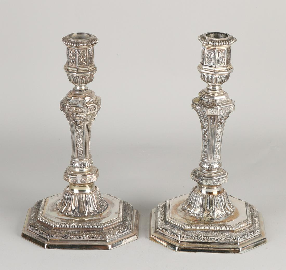 Two Louis Seize style plated candlesticks. : Two Louis Seize style plated candlesticks. Christofle France. 20th century. Dimensions: 21.5 cm. In good condition.