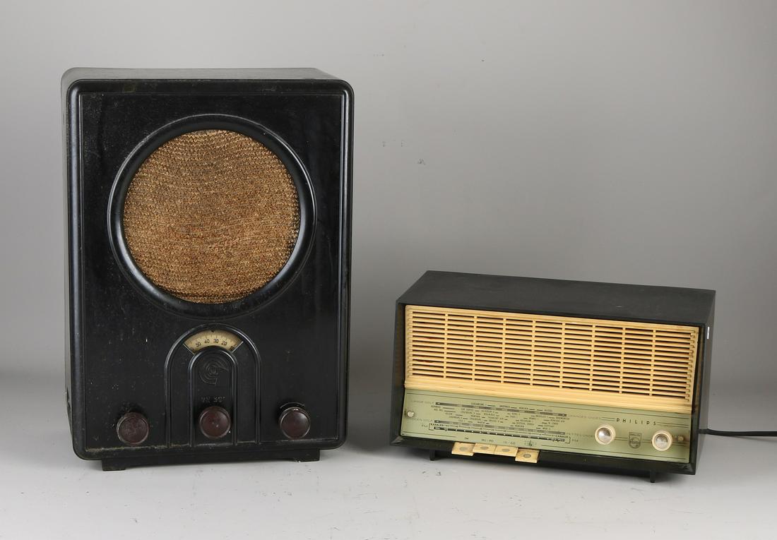 Two bakelite radios. One time Volksempfänger (1 of 1)