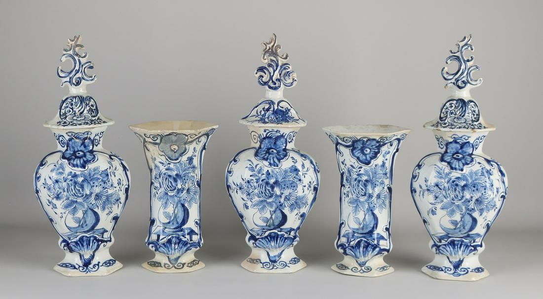Five-piece Dutch Delft Fayence cabinet set. Marked (1 of 1)