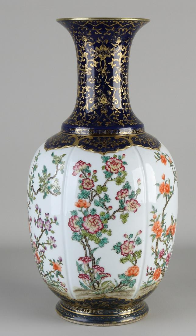 Large Chinese porcelain vase with floral / gold (1 of 3)
