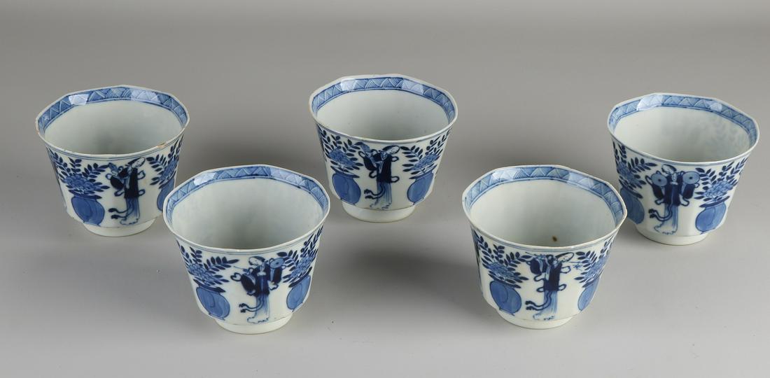 Five pieces of 18th - 19th century Chinese porcelain (1 of 2)