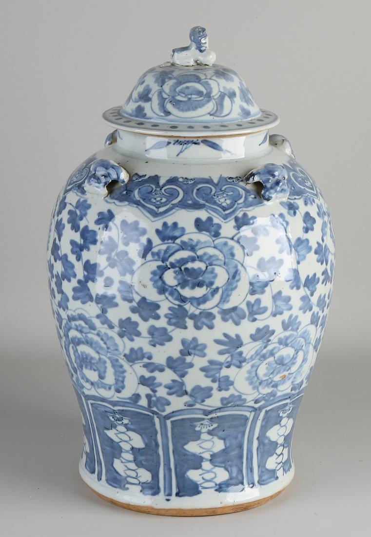 18th - 19th Century Chinese porcelain jar with lid with (1 of 2)