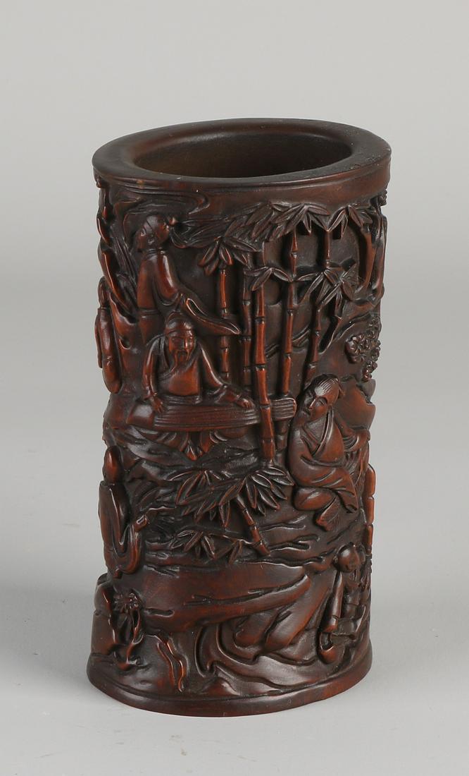 Chinese brush vase carved from bamboo with figures in: Chinese brush vase carved from bamboo with figures in landscape / bamboo decor. Dimensions: H 13.5 cm. In good condition.