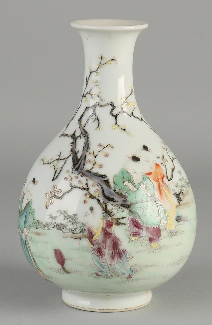 Chinese porcelain Family Rose vase with figures in (1 of 3)