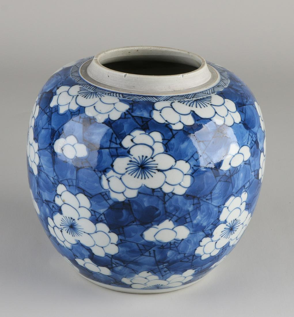 Large Chinese porcelain ginger jar with floral (1 of 1)