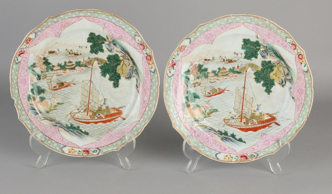 Two finely decorated Chinese porcelain plates with (1 of 2)