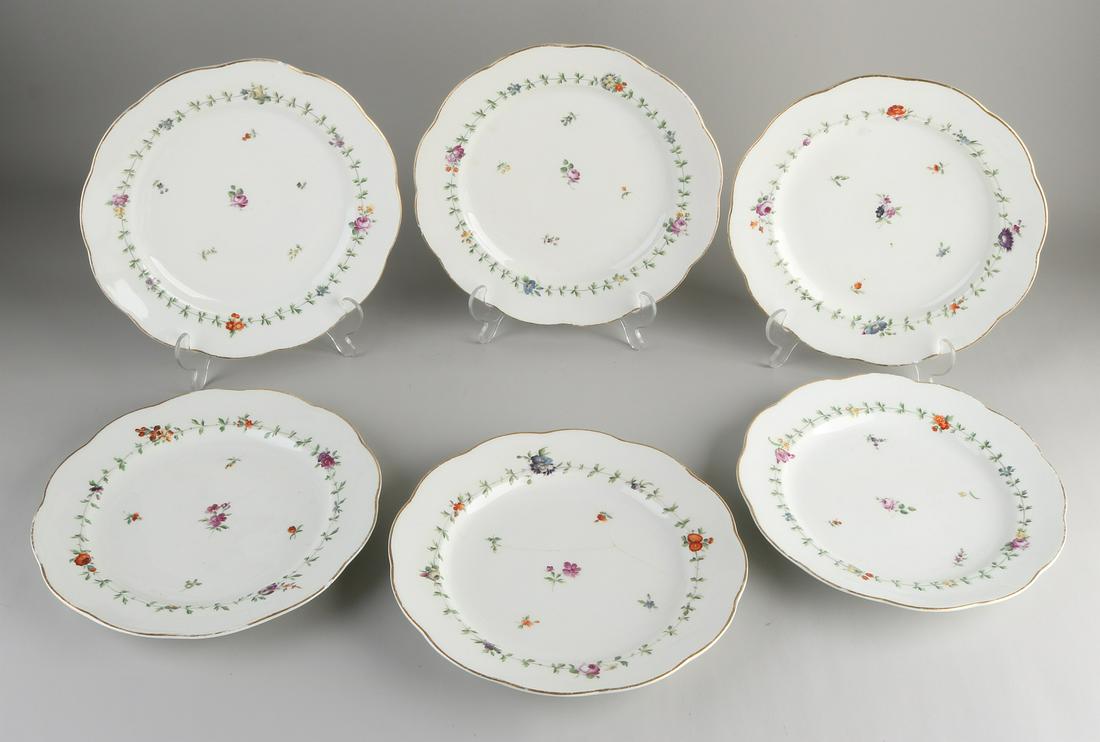 Six 18th century Dutch porcelain plates. Oud Loosdrecht: Six 18th century Dutch porcelain plates. Oud Loosdrecht MOL With floral and gold decoration. One plate good, the rest is chip. And one plate with hairlines. Size: Ã˜ 25 cm. In decent shape.