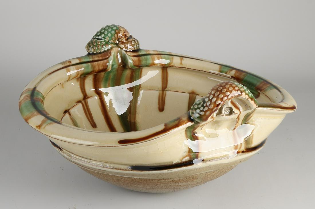 Large old earthenware bowl. Signed Takeshi Yasuda.: Large old earthenware bowl. Signed Takeshi Yasuda. Sprung bottom Sansai glaze oxidized stone. 20th century. Size: 18 x 35 x 27 cm. In good condition.