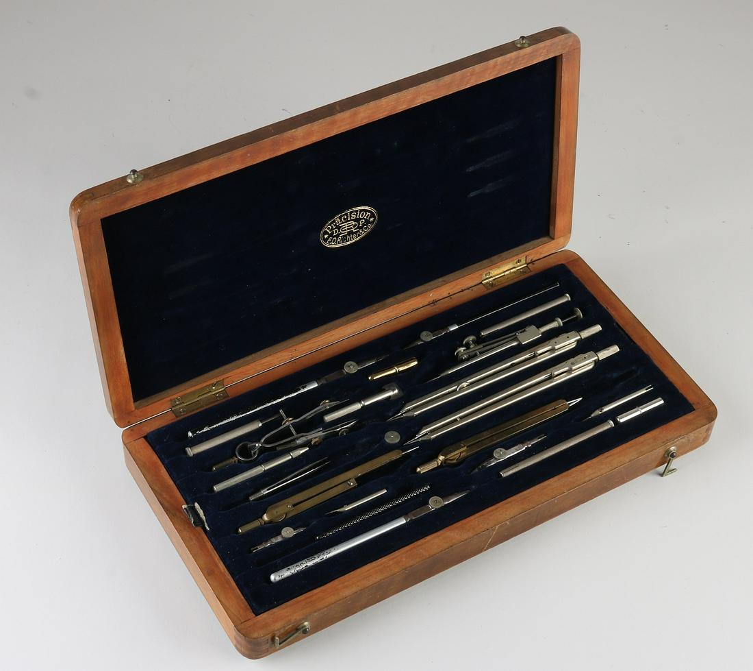 Antique 20-piece compass set in walnut box. Germany.: Antique 20-piece compass set in walnut box. Germany. Circa 1920 - 1930. Precision EO Richter & Co. Dimensions: 4 x 32.5 x 17 cm. In good condition.