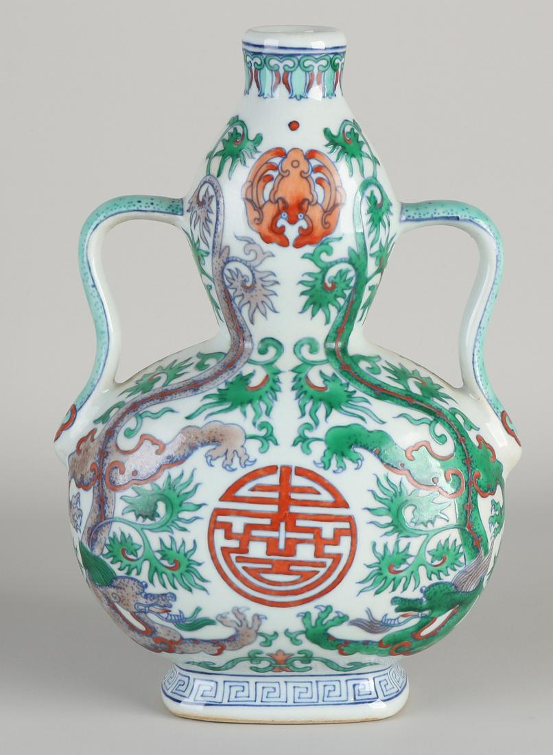 Chinese porcelain knob vase with ears. dragon decor.: Chinese porcelain knob vase with ears. dragon decor. With bottom mark. Dimensions: H 25 cm. In good condition.