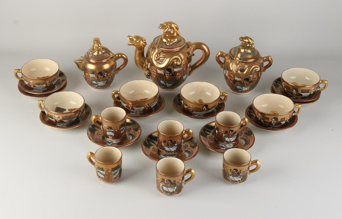 Antique Japanese Satsuma tableware: Antique Japanese porcelain Satsuma tea set. Fifteen-piece. Circa 1900. Size: 5 - 19 cm. In good condition.