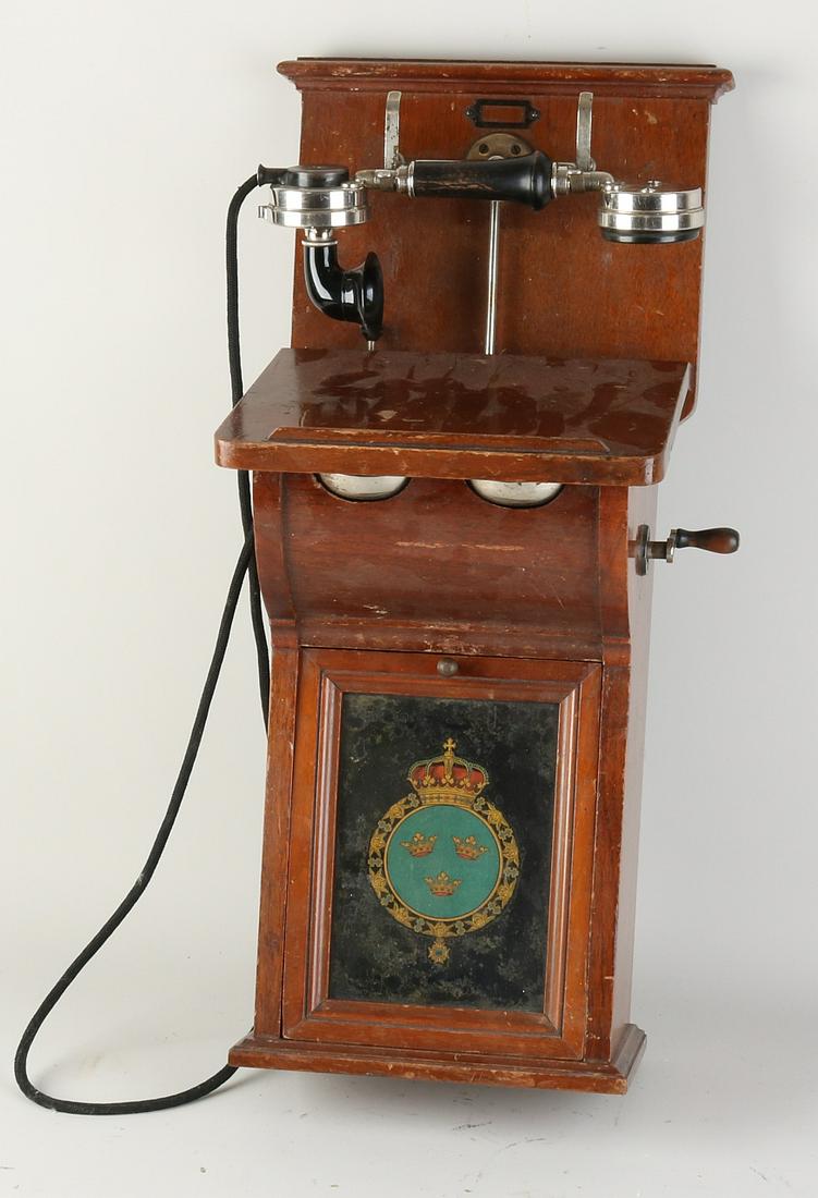Antique hanging telephone, 1900: Antique mahogany hanging telephone with bakelite and two bells. Denmark. Circa 1900. Dimensions: 60 x 30 x 25 cm. In good condition.
