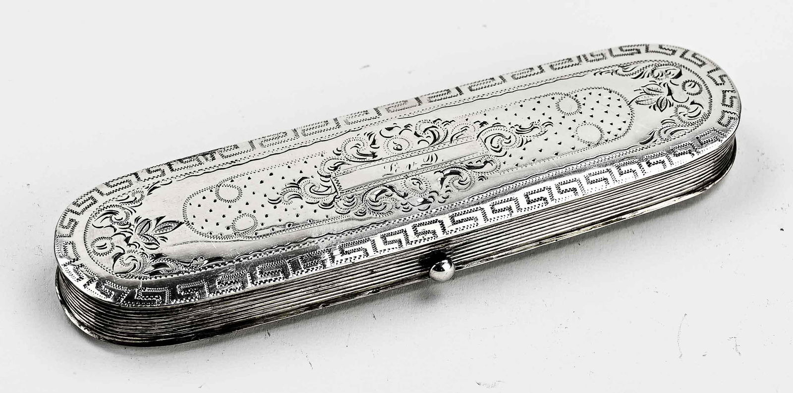 silver glasses case (1 of 1)