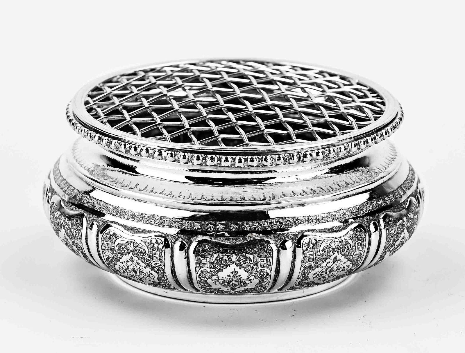 Silver flower plug (1 of 1)