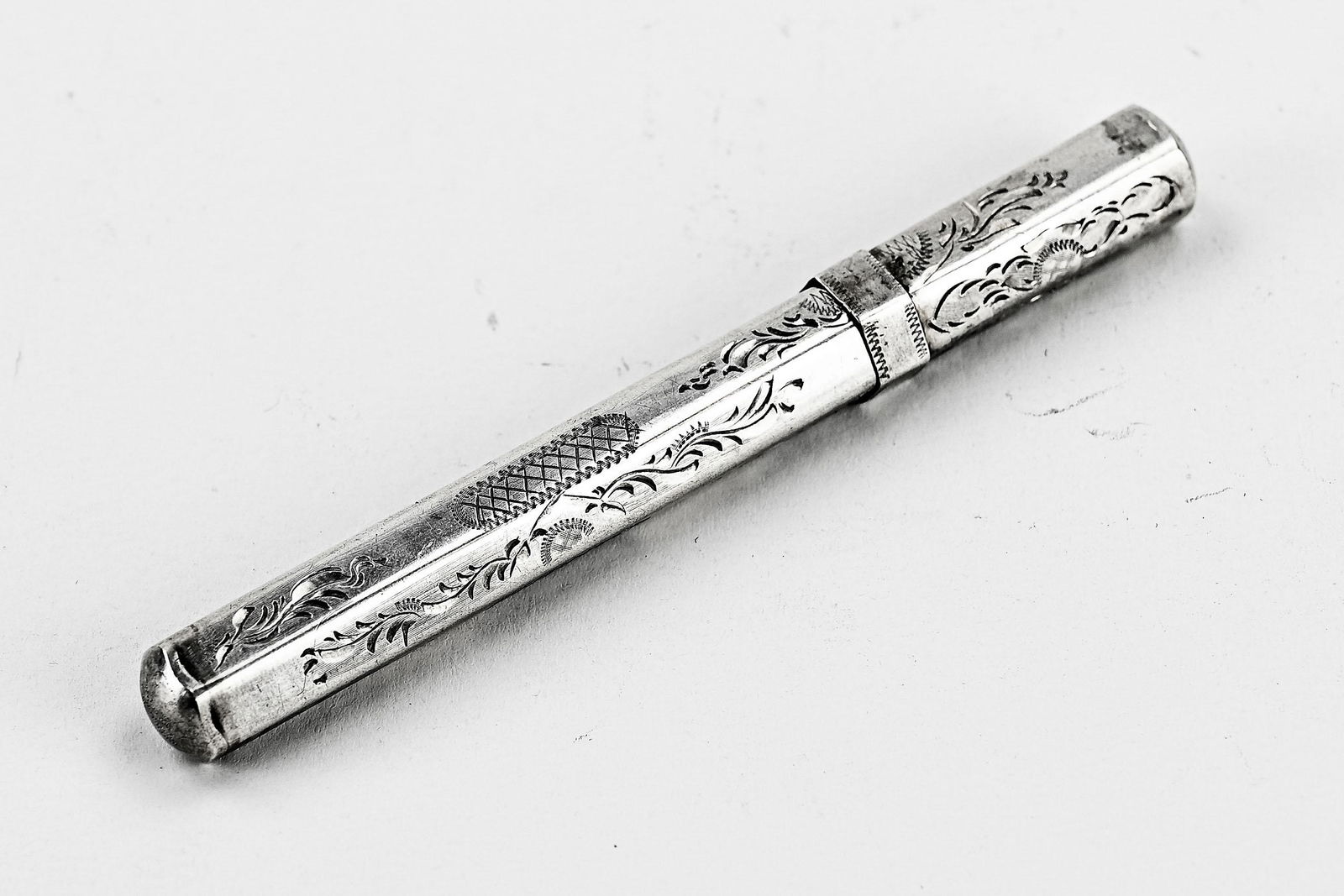 silver needle case (1 of 1)