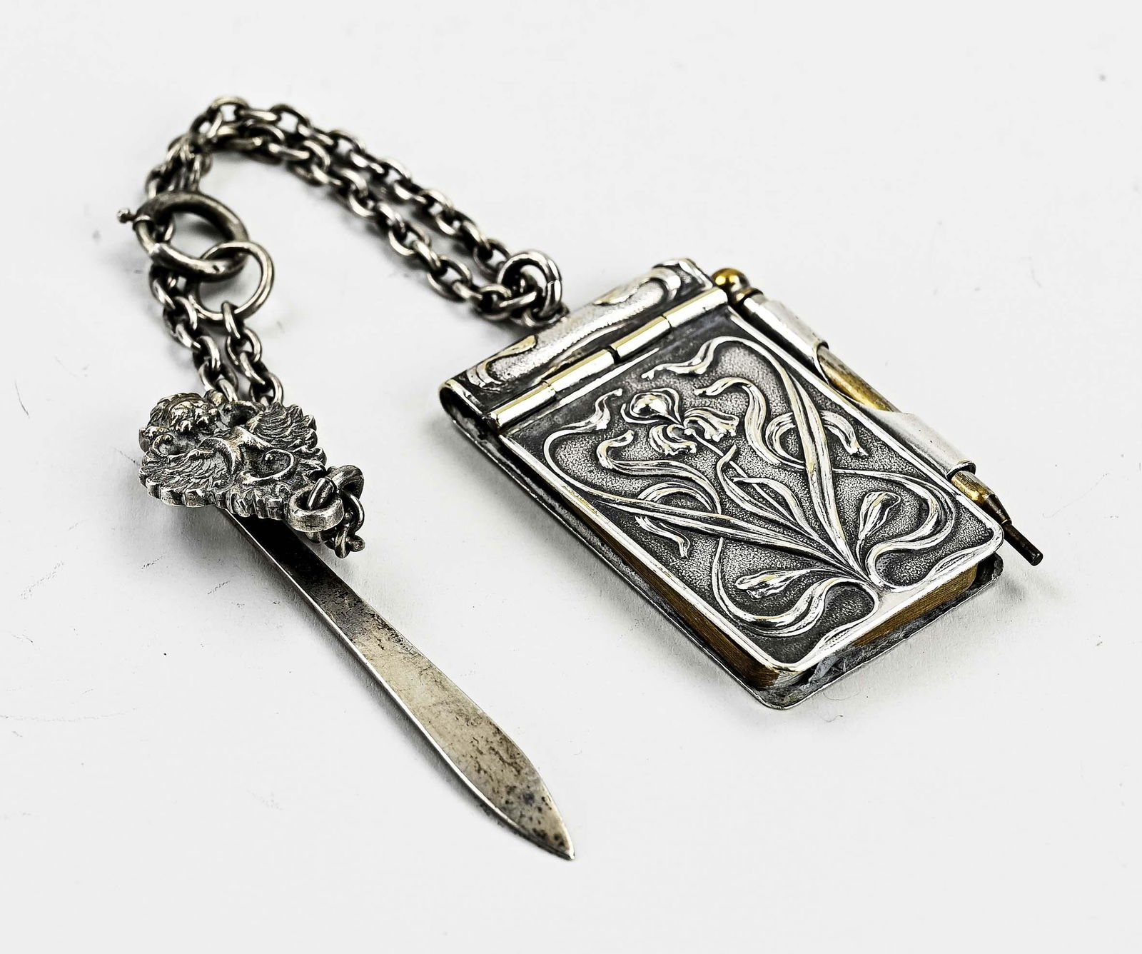 Ball booklet with chain/hook (plated) (1 of 1)