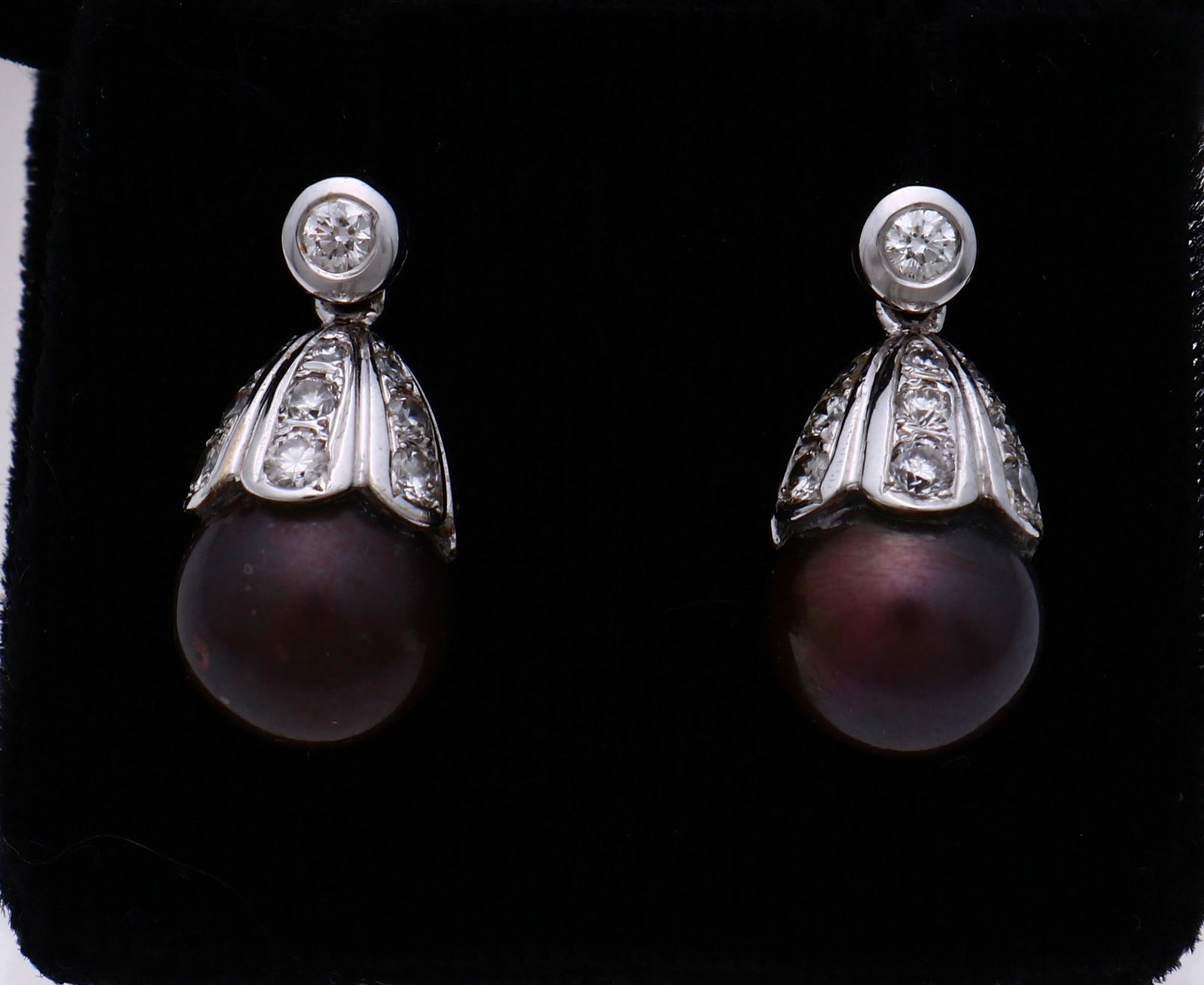 White gold earrings pearl and diamond (1 of 1)