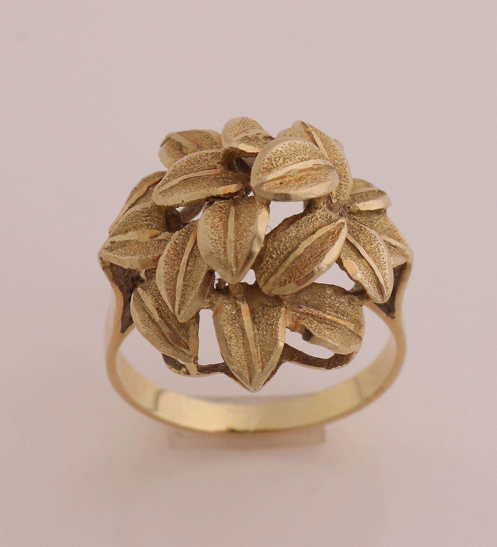 gold ring flower decor (1 of 1)