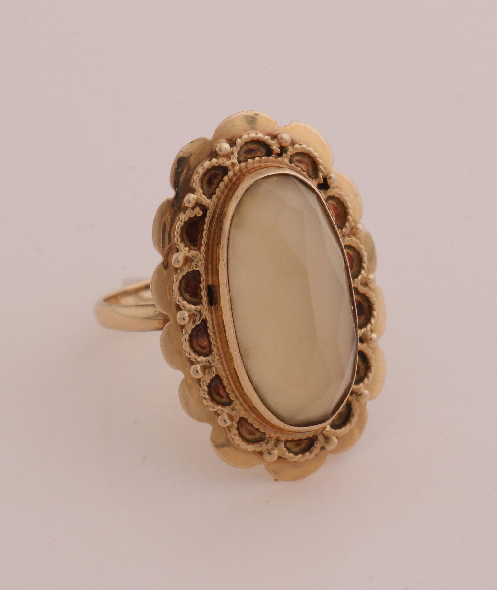 Gold ring with agate (1 of 1)