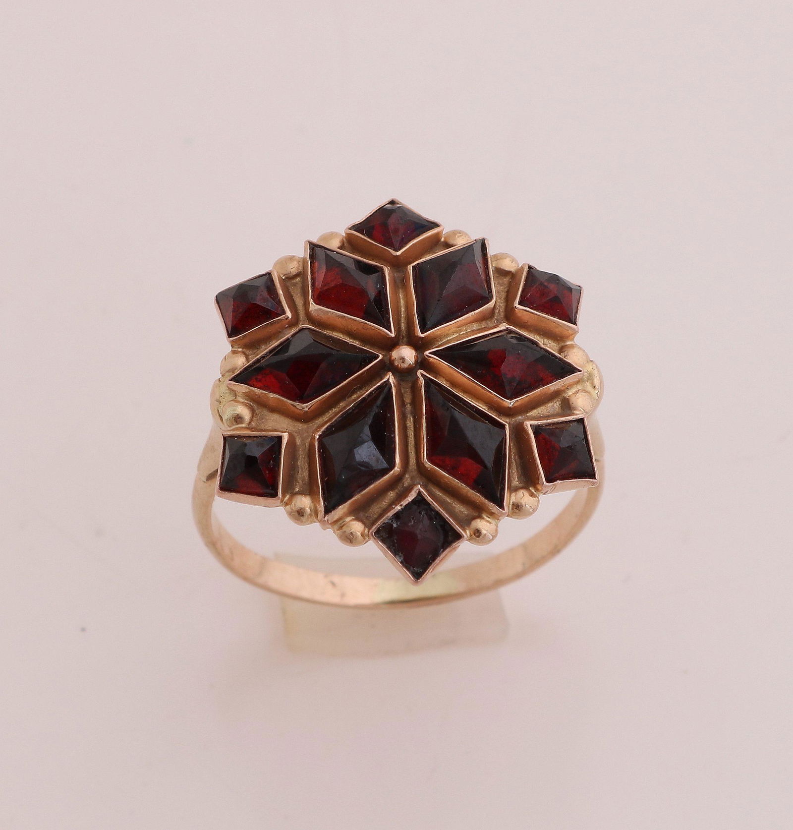 gold ring garnet (1 of 1)