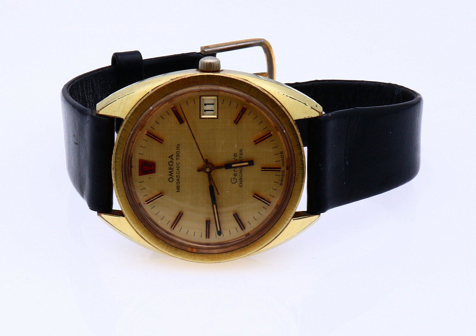 Omega watch megasonic: Omega watch, Megasonic 720 Hz. Round double case with gold-coloured dial with date display. Ã¸ 35 mm. Seventies. With leather strap. working. Clear signs of use.