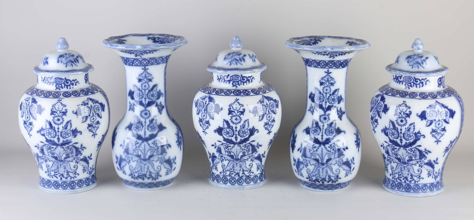 5-Piece Petrus Regout cupboard set: Five-piece Dutch Petrus Regout ceramic garniture with floral decor. Circa 1880. Dimensions: H 30 cm. In good condition.