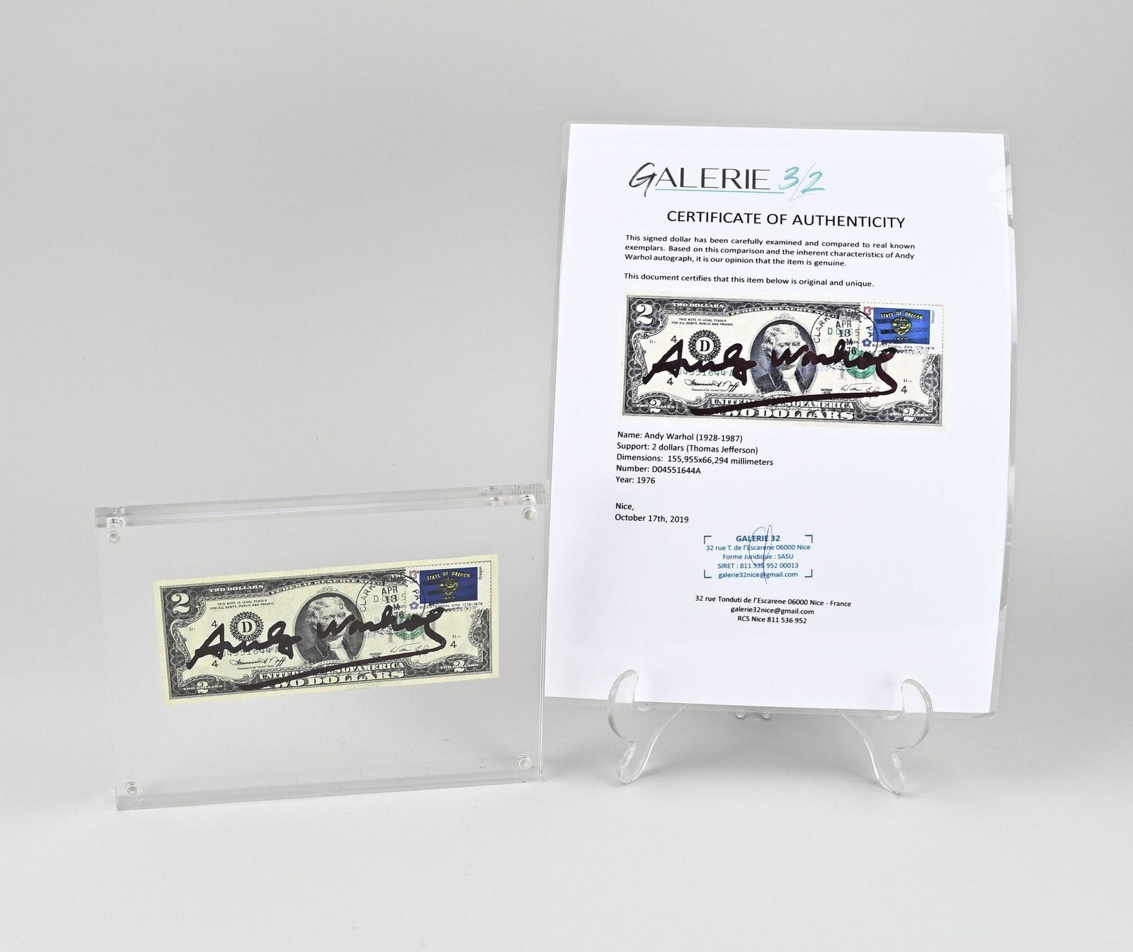 Andy Warhol, Two dollar bill: Old two dollar bill signed Andy Warhol. With State of Oregon stamp, canceled 1976. Entirely in PVC holder with certificate. Size: 15.2 x 20.2 x 3cm. In good condition.