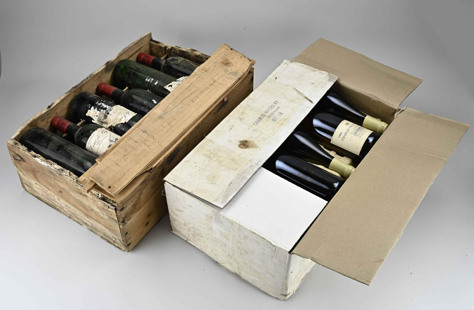 Lot French wine ( = 24 bottles): Lot of French wine. Total: 24 bottles of wine. Twelve bottles in crate + twelve bottles in box. Twelve bottles of Chateau La Tour deby Grand Cru 1975 in crate. Dimensions: 33 x 50 x 18 cm. In fair/goo