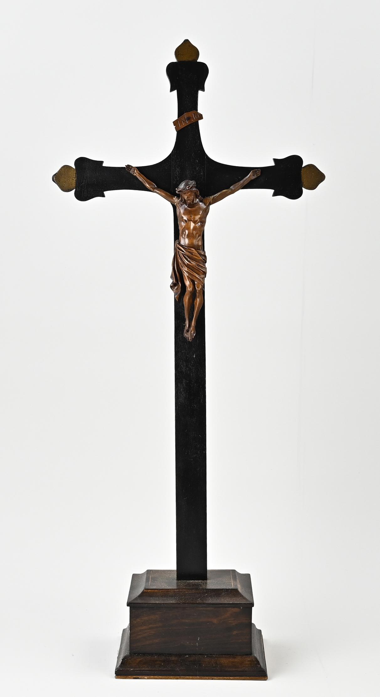 Large Rosewood Holy Cross: Large rosewood Holy cross with Corpus Christi of linden wood. Rosewood base with band intarsia. 18th - 19th Century. Size: 73 cm. In good condition.