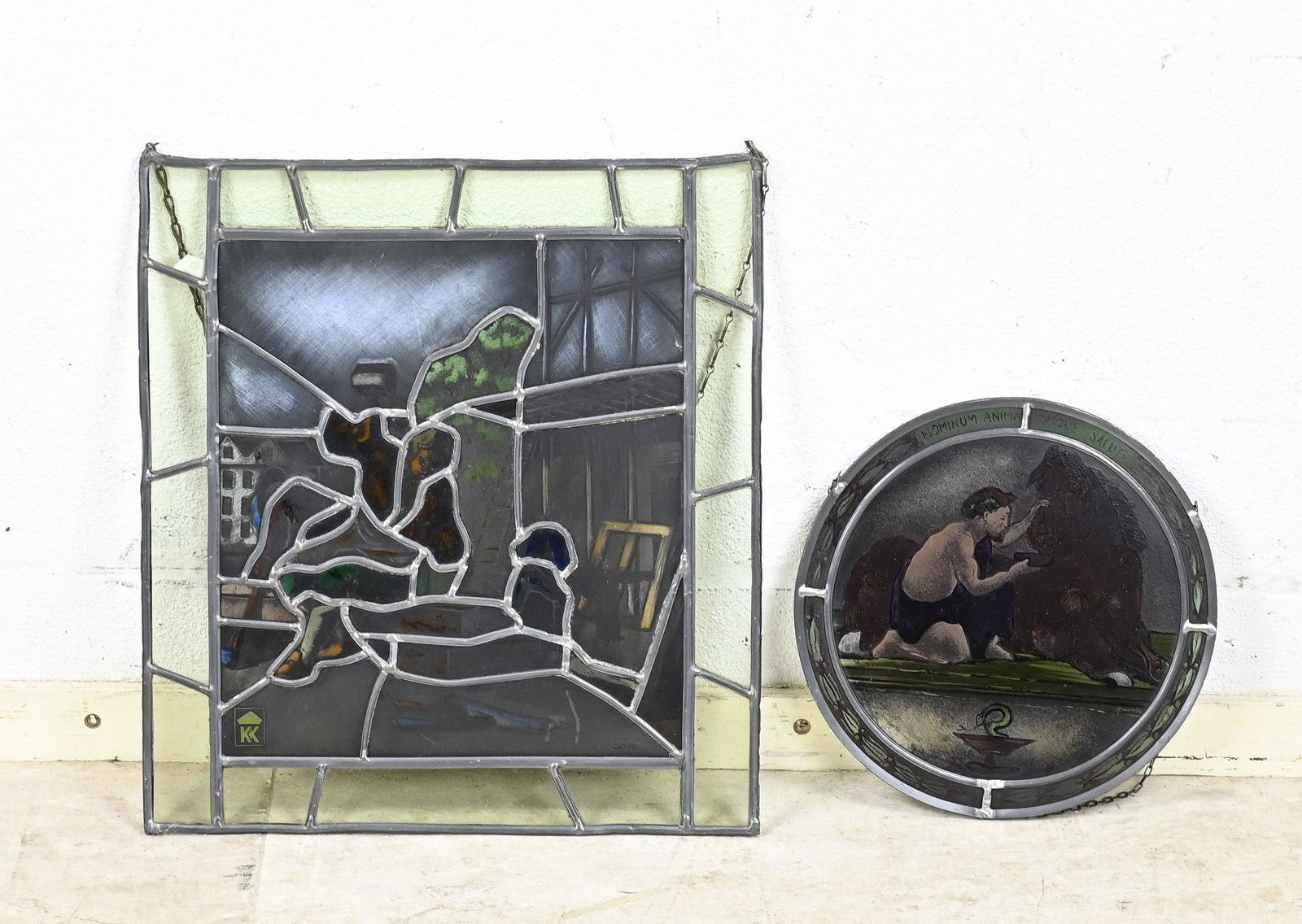 2x stained glass windows/window hangers (2243) on Jan 13, 2023