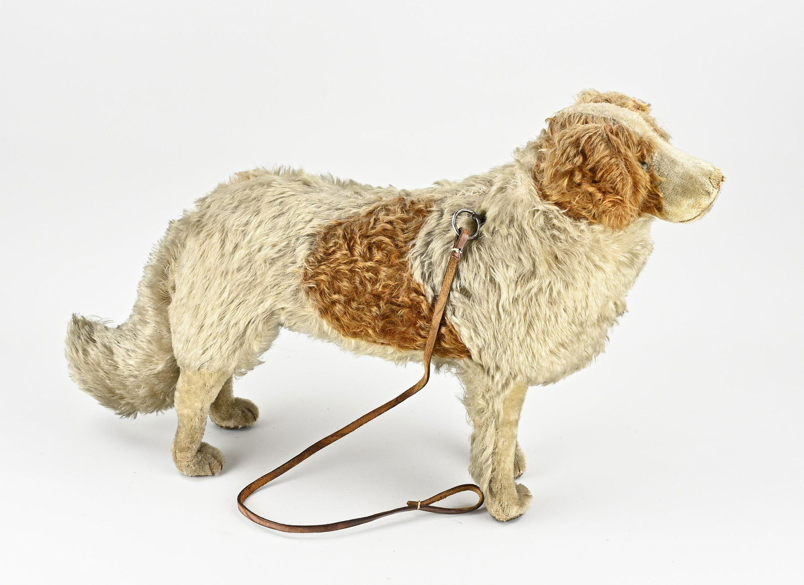 German mohair dog: Large German mohair dog with leash as a pull cord for barking function. Mid 20th century. Dimensions: 38 x 60 x 15 cm. In good condition.