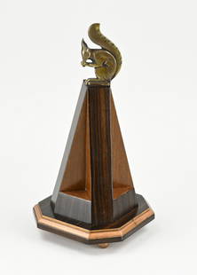Bronze sculpture, Squirrel: Antique bronze sculpture. Holland. Circa 1925. Art deco, animal figure, squirrel. Coromandel wood base. Design Johannes Bosma. 1879 - 1960. Dimensions: H 33.5 cm. In good condition.