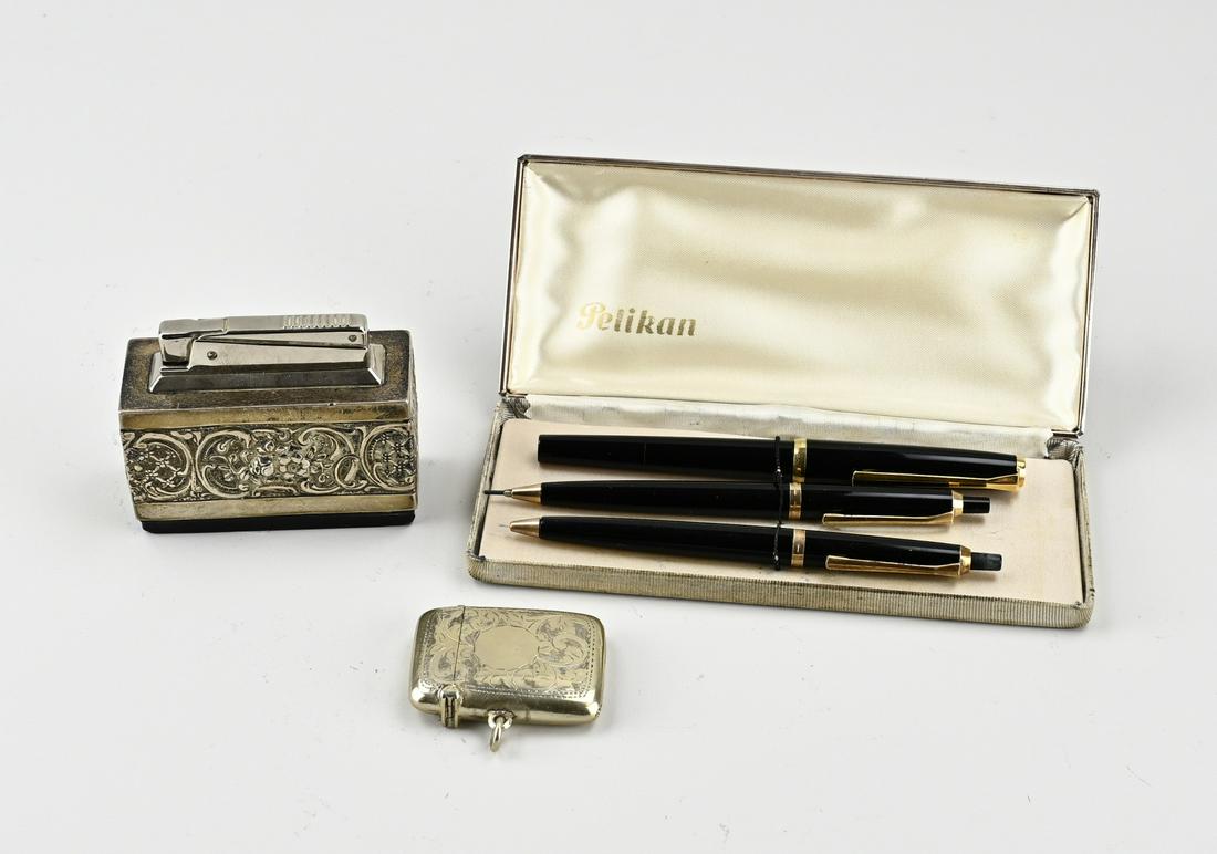 Pelikan set, lighter etc. (1 of 1)