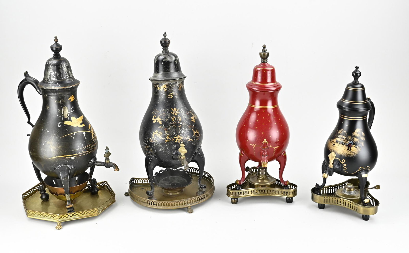 Four pewter tap jugs: Four old and antique Dutch pewter tap jugs. Painted. Size: H 34 - 42 cm. In good condition.