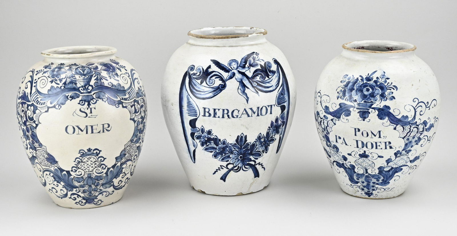 Three 18th century tobacco jars: Three rare 18th century Delft fayence tobacco jars. 1x St. Omer, the three bells. 1x Pom. Dad. Doer (v. Duyn). 1x Bergamot (three bells?) Size: H 25 - 26 cm. In good condition.