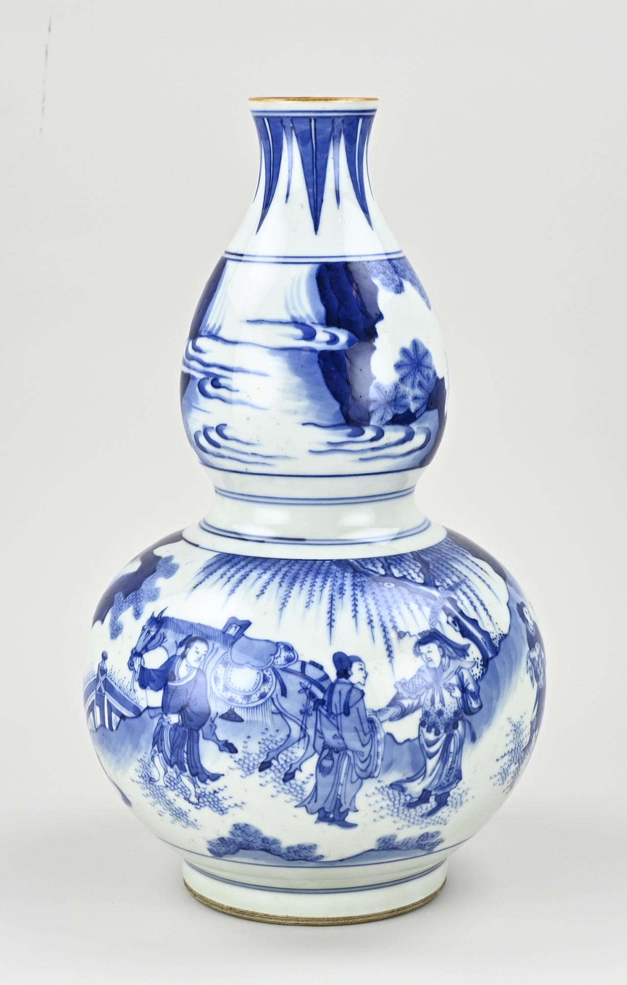 Chinese knob vase, H 34.7 cm. (1 of 3)