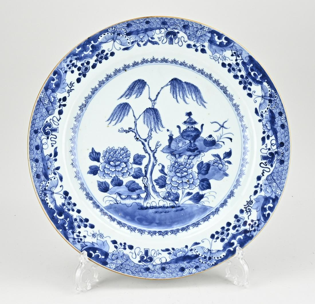 Chinese queng lung dish Ã˜ 34.3 cm. (1 of 2)