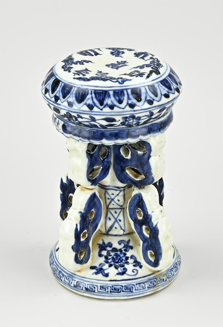 Chinese hat stand (1 of 3)