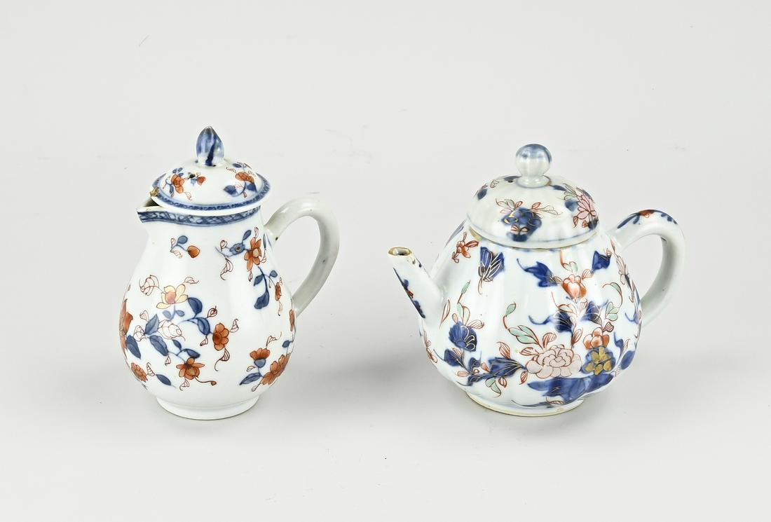 Two Chinese Imari jugs (1 of 3)