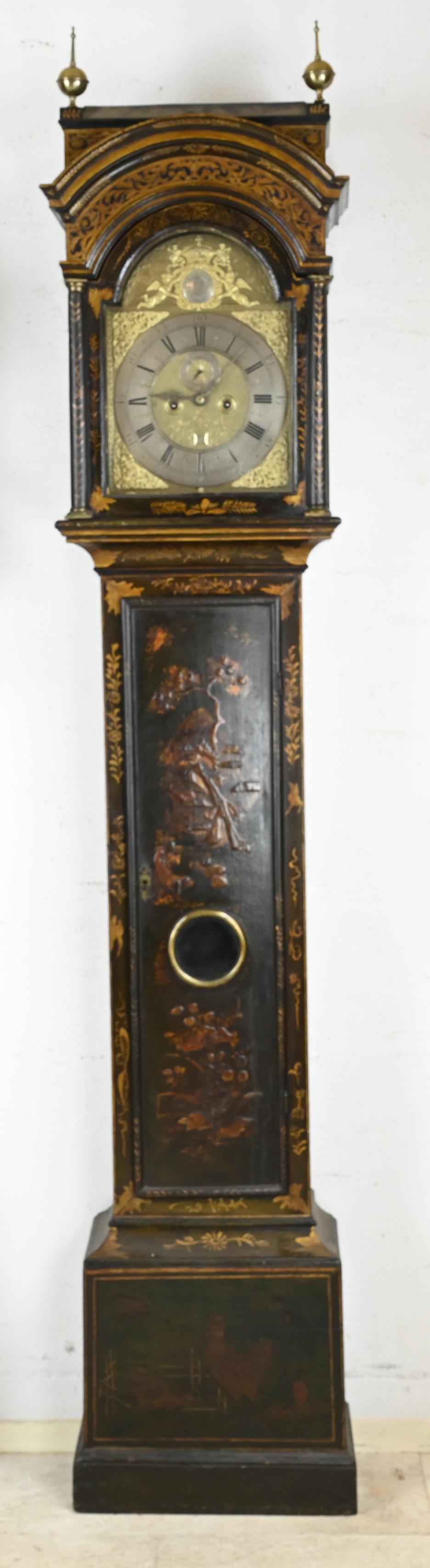 English grandfather clock, H 235 cm.: 18th century English grandfather clock with chinoiserie clock case. Eight-day movement, half-hourly striking, seconds + date display. Tere Harley Norwich. Beautiful silver-plated and gold-plated brass