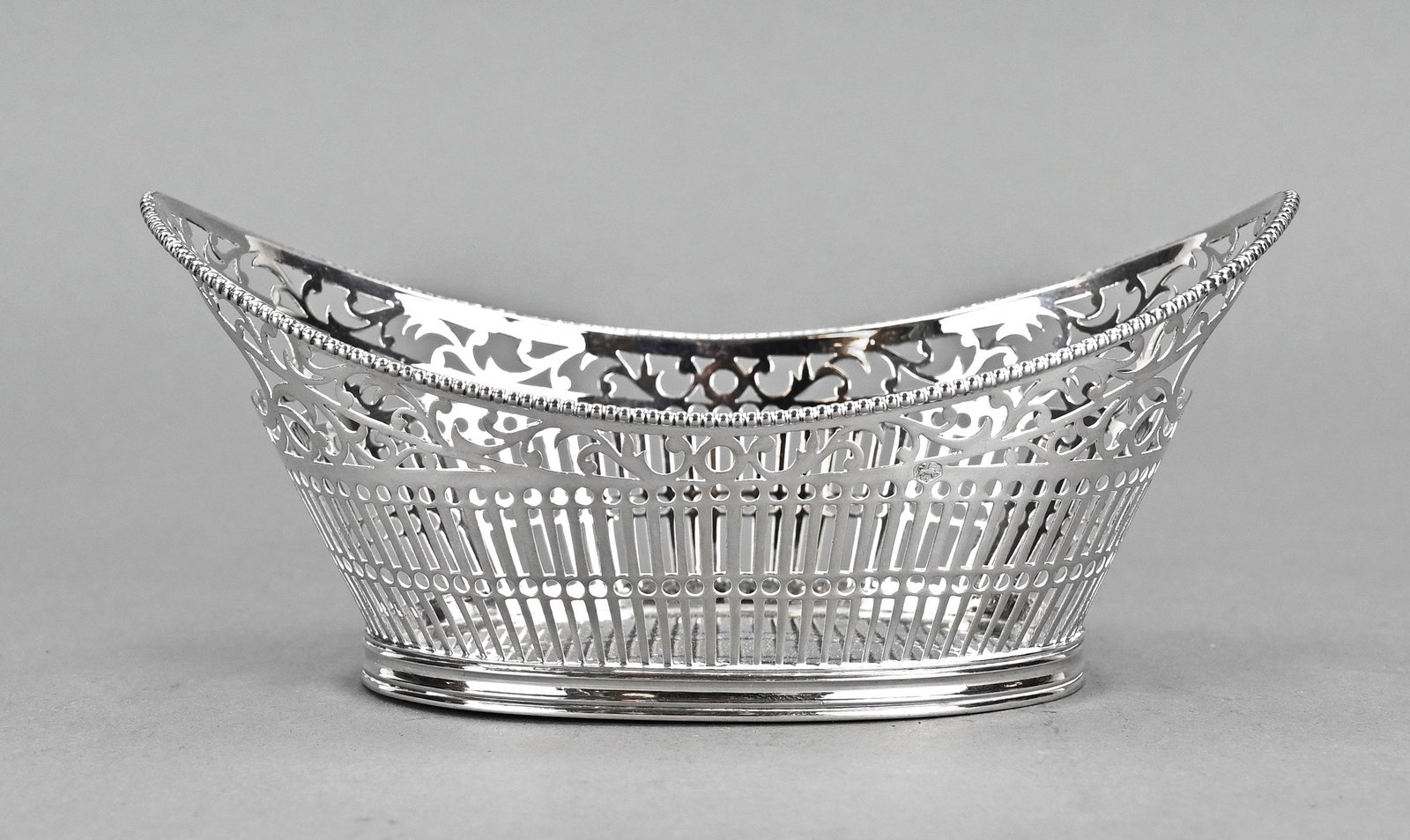 Silver chocolate basket, oval (1 of 2)